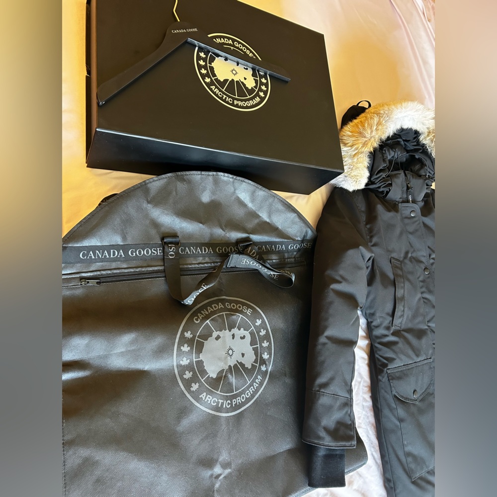 Canada Goose Trillium Parka Heritage Black Small, Like New, Full Set - Picture 15 of 16